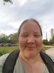 A photo of Carolina with the Eiffel Tower in the background.